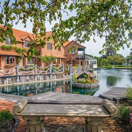 The Village Green Apartment Nelson Esterno foto