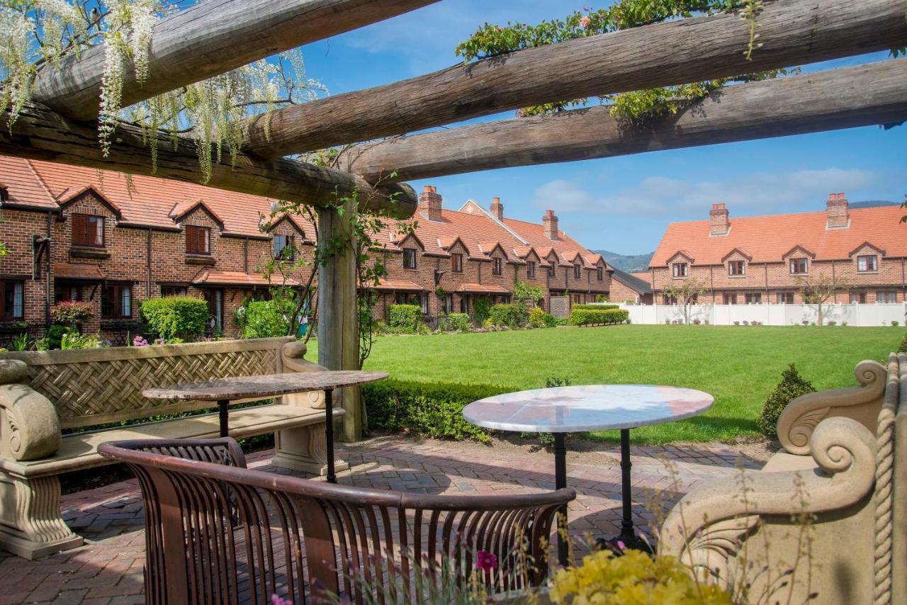 The Village Green Apartment Nelson Esterno foto