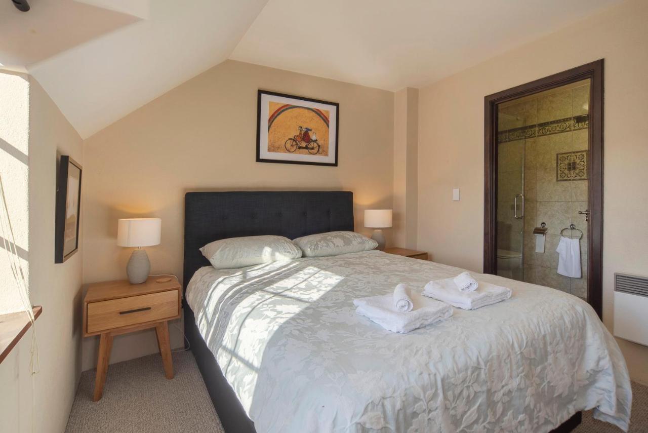 The Village Green Apartment Nelson Esterno foto
